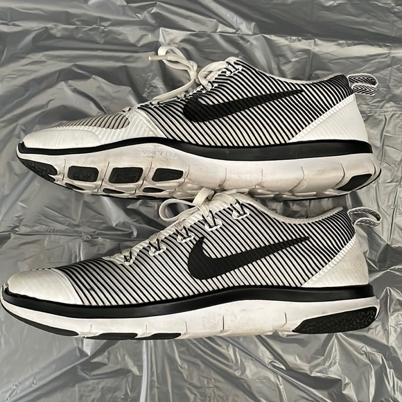 Nike Running Shoes. - Picture 2 of 4